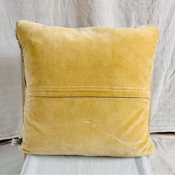 Chandler 4 Corners Hand Hooked Wool VERMONT ski pillow Laura Megroz 17” square - Picture 4 of 6